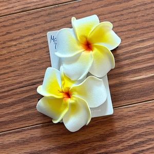 NWT Hawaiian Flower Hair Clips